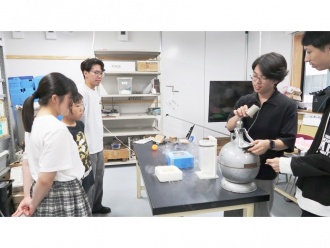 施設見学ツアーの様子