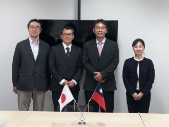 From the left: Prof. Dr. Lifeng Zhang, Prof. Dr. Masaki Mito, Prof. Dr. Ho-Chiao Chuang, Ms. Miwa Kozuwa (Head of Student Affairs Section, Kyutech)