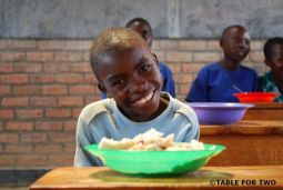 ルワンダでの給食提供の様子