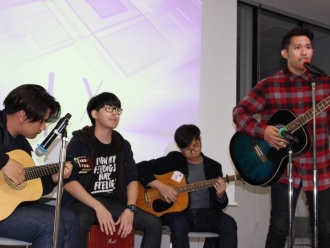 タイの留学生バンドによるパフォーマンス