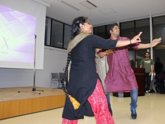 インドの留学生による伝統舞踊