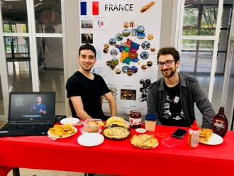 フランス人学生お手製のクレープとキッシュ