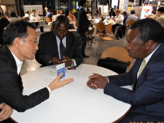 ウガンダ科学技術発明省大臣とのミーティング