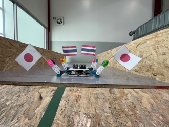 タイの学生が作成したパフォーマンスロボット