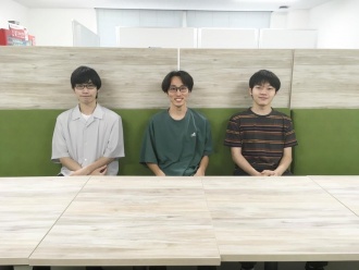 「KITKAT」メンバー:左から、高雄奏摩さん、野間隆眞さん、立花真龍さん
