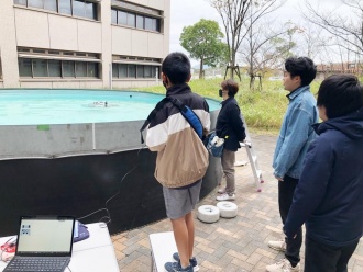 西田研究室による水中ロボット操縦体験