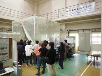 革新的宇宙利用実証ラボラトリー見学の様子