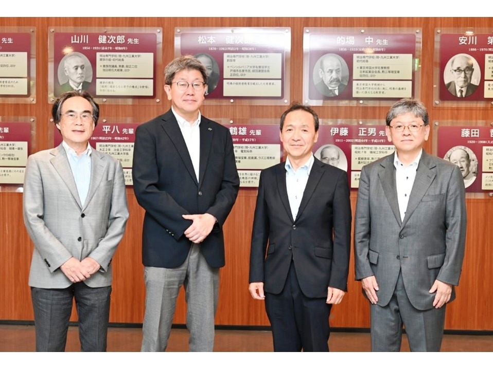 4大学学長集合写真