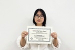 Outstanding Paper Awardを受賞した小森さん