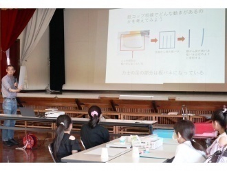 講師による説明の様子(2日目:8/1)