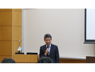 荒川部長による講義の様子