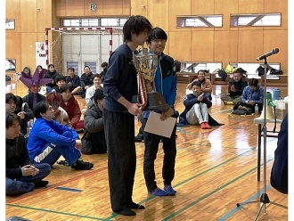 どしたん俺が走ろか(陸上競技部)優勝カップ授与