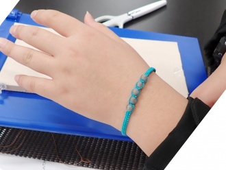 完成したブレスレット