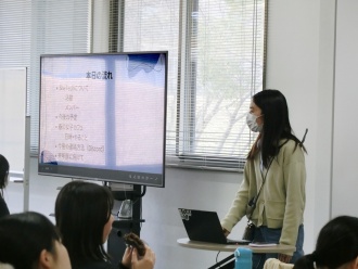 当日の進行内容について説明する「SheTech」代表