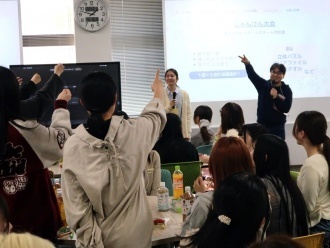 じゃんけんゲーム大会の様子