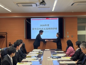 新任教職員の辞令交付の様子2