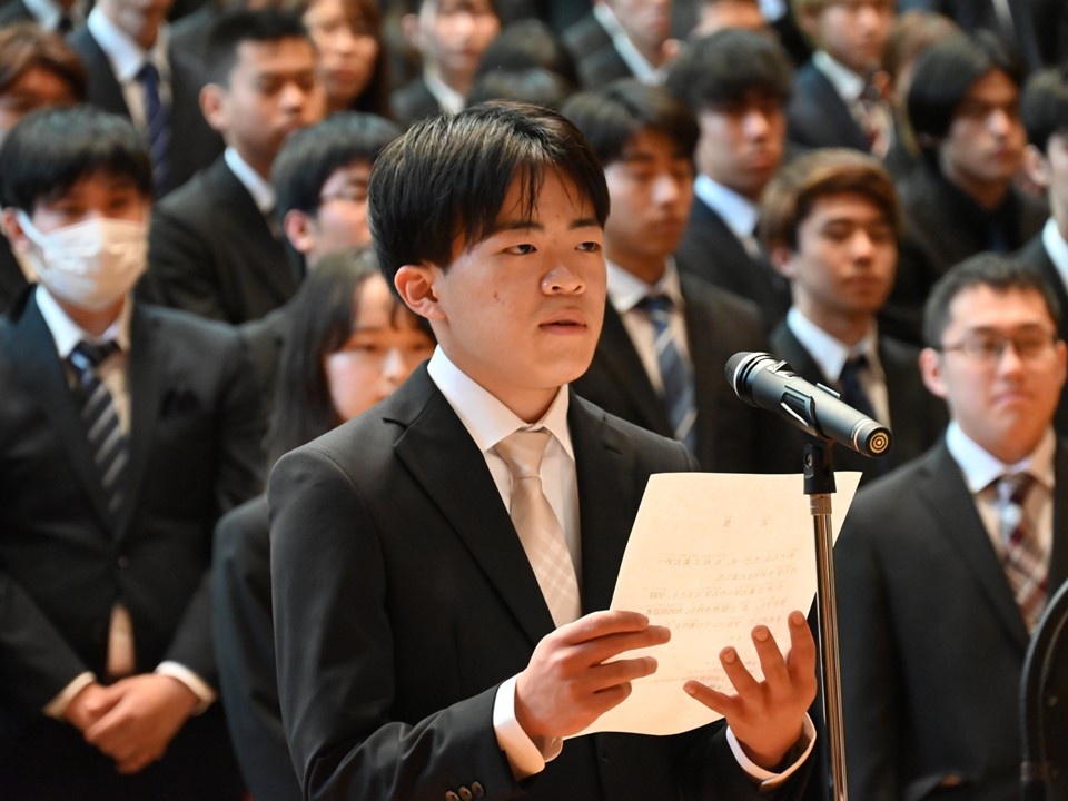 新入生代表による宣誓(情報工学部)