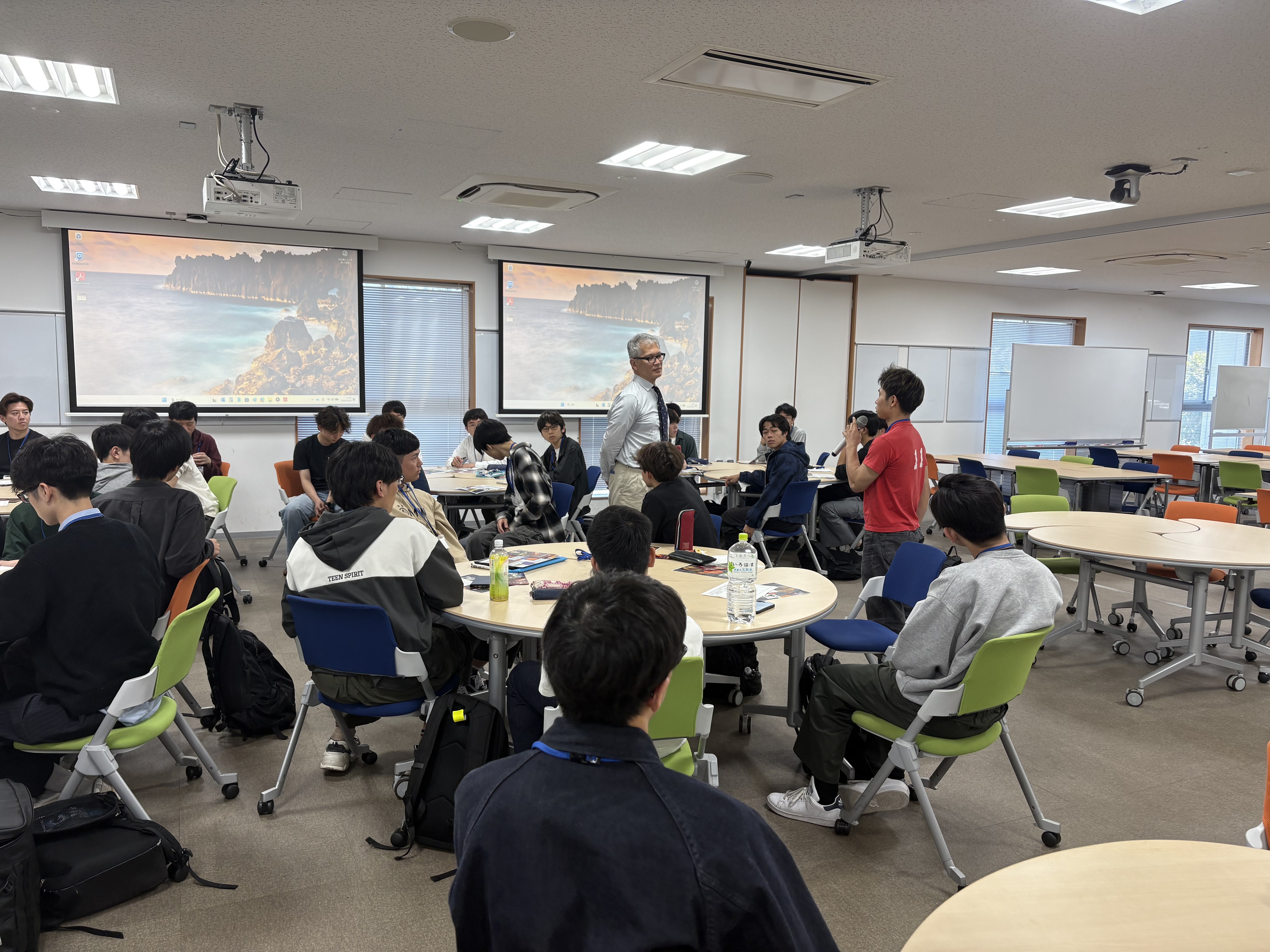 講演での質疑応答の様子