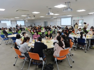 テーブル交流会の様子②