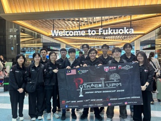 福岡空港到着時の集合写真