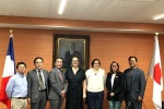 集合記念写真(右から2番目:Nathalie Fick国際連携室長、3番目:Cécile Nouvel国際戦略副学長、4番目:Elise Antoine国際連携専門員) 