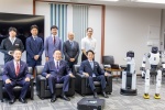 井上補佐官・武内市長・当日発表者との集合写真