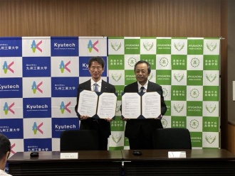 (左)和田親宗研究科長、(右)永尾昇校長