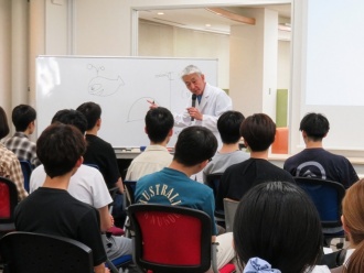 飯塚キャンパスでの講演の様子