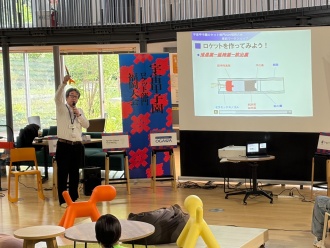 講師の前田特任准教授