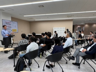 中藤副学長による基調講演の様子