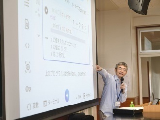 山本邦雄助教による体験学習の様子5