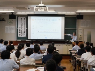 山本邦雄助教による体験学習の様子3