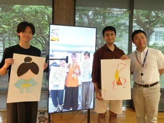 作品とともに集合写真