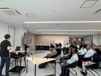 パネリスト 株式会社 ParaLux 村田氏による自己紹介の様子