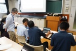 山本邦雄助教による体験学習の様子1