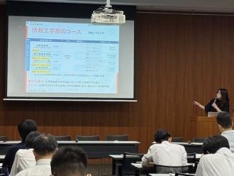 学部紹介の様子