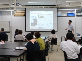 大学説明の様子(佐賀県立伊万里高等学校)