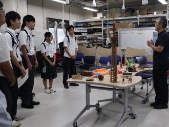 施設見学の様子
