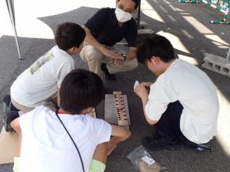 「まさつに挑戦」の様子