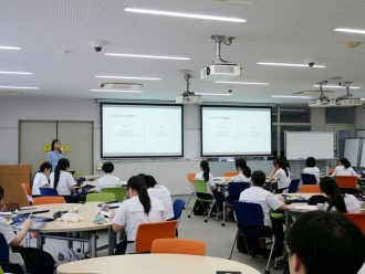 筑紫女学園卒業生の九工大生による大学生活などの紹介