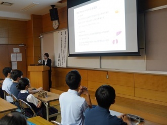 松岡結准教授による講演の様子3