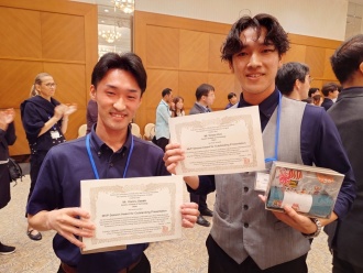 受賞した佐々木晴成さん(左)と堀凜惺さん(右)