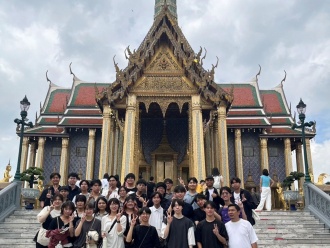 エメラルド寺院見学の様子