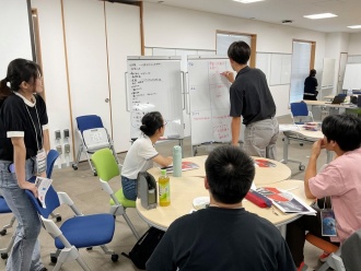 アイデアを具体化していく様子