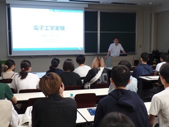 研究室見学の様子