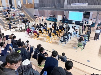 Playing game by international students①