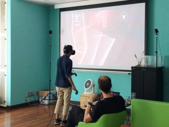 A student trying "Beat Saber" for the first time (1)