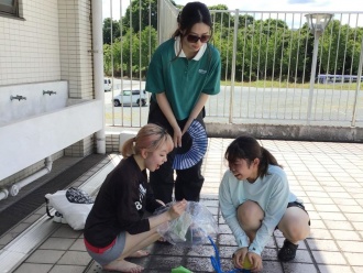 Students inflating floats