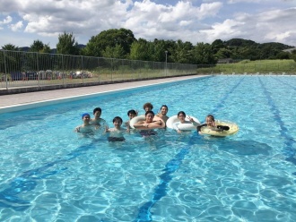 Group photo at the pool