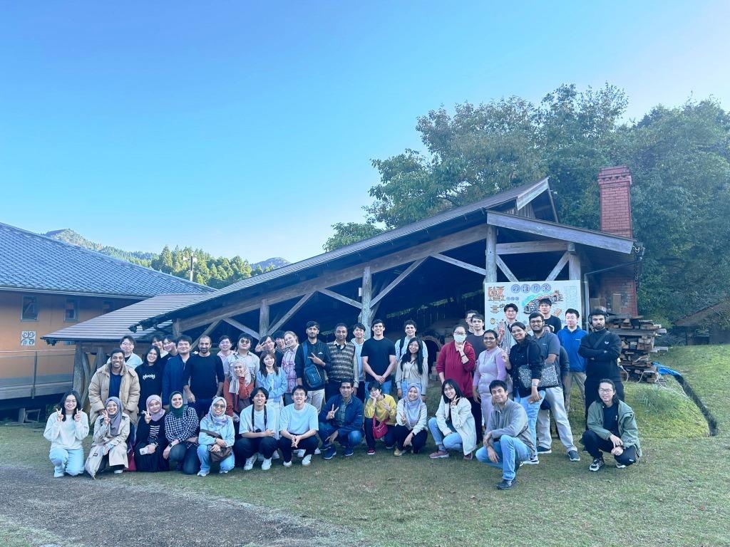 Group Photo with the climbing kiln